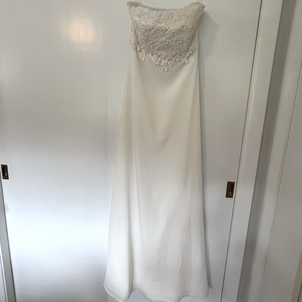 Beautiful off white wedding dress